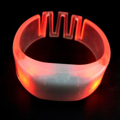 Chine Bracelet mené par RFID 2021 pour à télécommande d'approvisionnements de partie d'événement activé à vendre