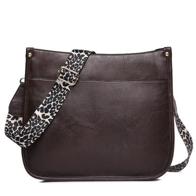 China Fashion Adjustable Strap New Cheap Soft Leopard Leather Cross - Body Bag for sale