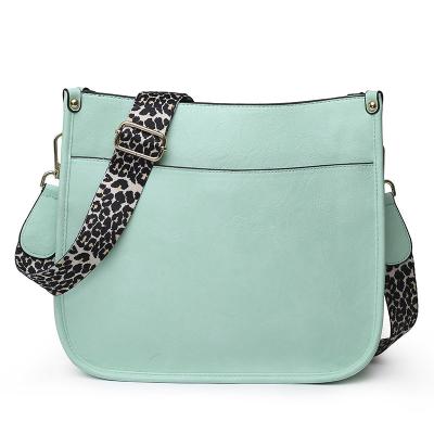 China 2022 Fashion Style Wholesale New Faux Leather Vegan Leather Crossbody Shoulder Bag for sale