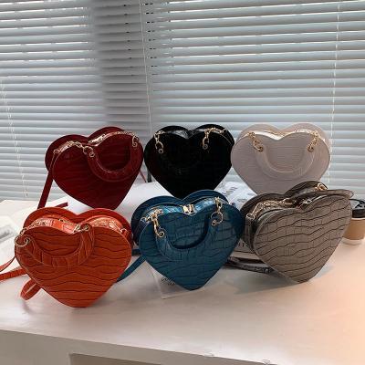 China 2022 Fashion Women Fashion Coin Clip PU Leather Heart Shaped Cross - Body Shoulder Handbag for sale