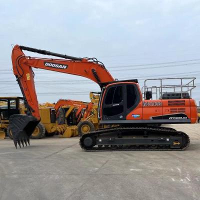 China High Quality Doosan DX300LCA Excavator With Breaker Hammer Line for sale