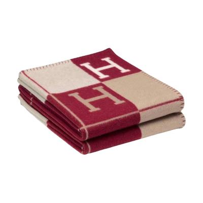 China Keep Hot 2021 Manufacturers Supply Custom Design Sofa Home Decor Throw Knit Blanket for sale