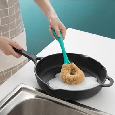 China Natural Coconut Palm Handle Nonstick Oil Stocked Pan Pot Brush Kitchen Dishwashing Long Sweeps Household Kitchen Bowls Cleaning Tools for sale