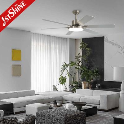 China 58 inch slaapkamer plafond ventilatoren met lichten omkeerbare stille DC motor MDF blad Te koop