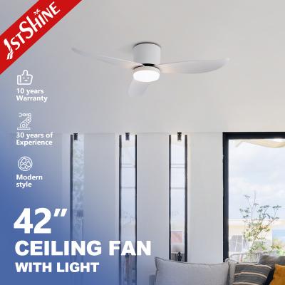 中国 フラッシュマウントデザイン2イン1 天井扇風機 220V電圧とABSブレードのためのオプションLEDライト 販売のため