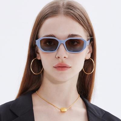 China Rectangle Hot Selling Blue Irregular Square Frame with designed Pattern and Rivet in Temple Sun Glasses 2023 in travelling vacation holid for sale