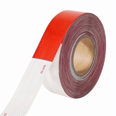 China DOT-C2 wasserdichtes reflektiertes Sicherheitsband in rot-weißem Farbschatten Kleber für Anhänger Verkehrszeichen Produkt zu verkaufen
