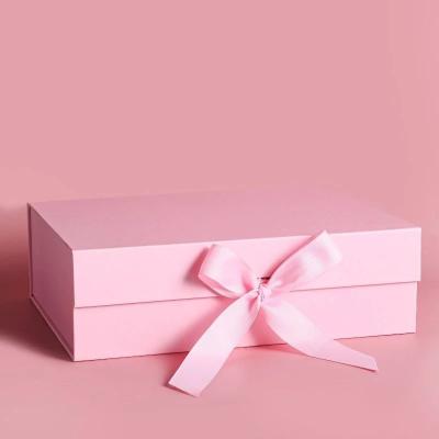 China Recyclable Custom Magnetic Collapsible Paper Card Gift Box Clothing Packaging Returnable Gift Box for sale