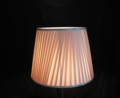 Chine La main recueillent l'abat-jour plissé pour le tissu en soie de Tableau et de lampadaires à vendre
