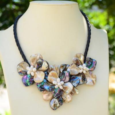 China Factory Price Fashionable Handmade Shell Flower Necklace for sale