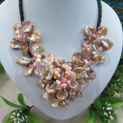 China Factory Price Fashionable Handmade Shell Flower Necklace for sale