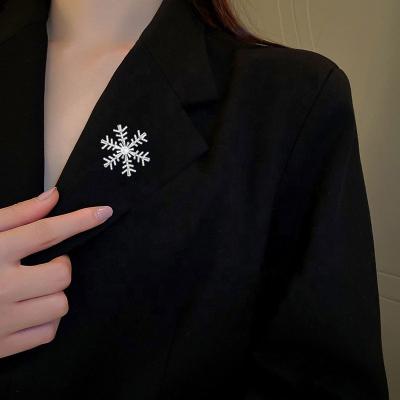China Jewelry European and trendy n fashion women can customize high quality snowflake brooch brooch pin for sale