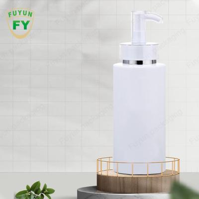 China Garrafa plástica 100ml 150ml da bomba do champô do tamanho do curso do ANIMAL DE ESTIMAÇÃO à venda
