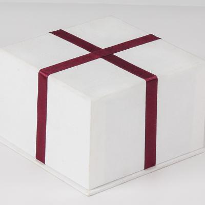 China World Modern High Quality Custom White Blanket Red Satin Cloth Lined Simple Square Watch Gift Packaging Box for sale