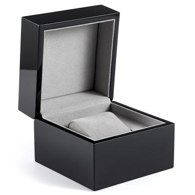 China High Quality Custom Solid Wood Watch Case Logo Black Red Glossy Paint Watch Packaging Watch Storage Display for sale