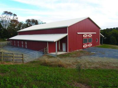 China PEB Pole Steel Buildings, Metal Barn Building Kits H Section Beams Gable Frame for sale
