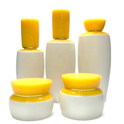 China Manufacturers wholesale skin care products set of glass bottles a bottle of essential oil facial moisturizing cream glass jar for sale