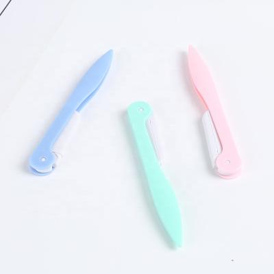China Hot Selling Plastic Eyebrow Razor Makeup Tool Disposable Eyebrow Shaving Razor Foldable Eyebrow for sale