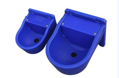 China Hoogste Kwaliteit automatische Blauwe Plastic het Drinken Kom 9.3L of het vee en het paard van 4Lfor Te koop
