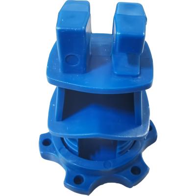 Chine Brouillez l'isolateur rond serré de courrier de vis de HDPE avec les inhibiteurs UV pour le système de clôture électrique à vendre