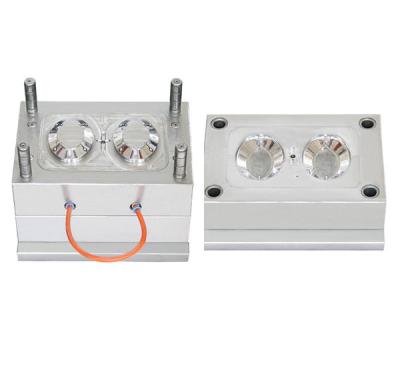 China Kundenspezifische thermoplastische Spritzen-Abdeckung Werkzeugform, 700 x 670 x 350mm zu verkaufen