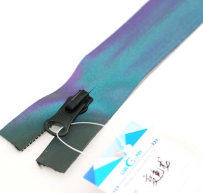 China Auto Lock 3# 7# 8# 10# Polarized Light Laser Guiding Waterproof Zipper Tape for sale