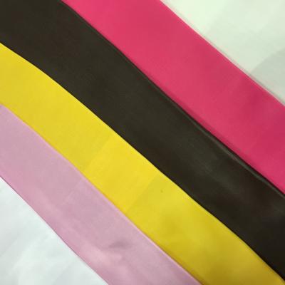 Κίνα Στερεό Taffeta χρώματος 190T βαμμένο πολυεστέρας σαφές ύφος υφάσματος με το σχέδιο συνήθειας προς πώληση