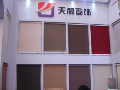 China Cortinas de janela de formação de espuma acrílicas do poliéster, cobertas de janela à prova de fogo da veneziana à venda