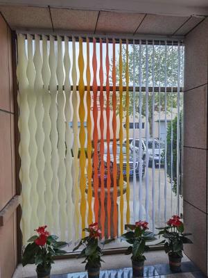 China Custom Size Blackout Fabric Vertical Blinds 100% Polyester Window Use à venda