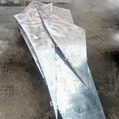 Chine Folie d'aluminium triangulaire ou personnalisée avec finition de surface anti-UV pour revêtement et décoration de murs extérieurs à vendre