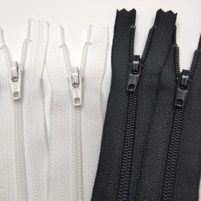 China Automatic Nylon Lock Zipper Coil 3# End-End &zipper Slider For Bags, Garment, Home Textile for sale