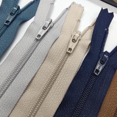 China Automatic Nylon Lock Zipper Coil 3# End-End &zipper Slider For Bags, Garment, Home Textile for sale