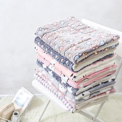 China Warming Pet Autumn Winter Thicken Coral Fleece Soft Fluffy Warm Mat for Small Dogs on Pet Beds Dog Cat Blanket for sale