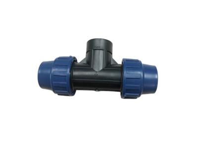 Κίνα HDPE γραμμάτων Τ κοχλιοτομώ 32mm θηλυκές γρήγορες κοινές συναρμολογήσεις συμπίεσης για την παροχή νερού προς πώληση