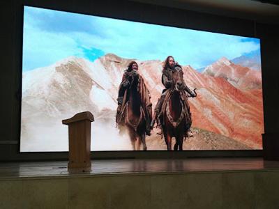 Chine Brightness 4mm Pitch Indoor LED Screen 128 X 128 Pixels Cabinet Resolution à vendre