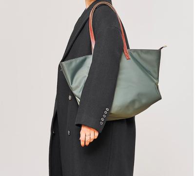Κίνα Satchel τσαντών ISO9001 32cm πράσινες νάυλον Tote μεγάλου μεγέθους τσάντες προς πώληση