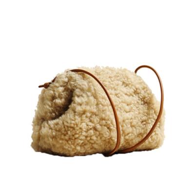 Китай Дамы Lambswool схватывают сумку облака сумок 21cm 13cm мини продается