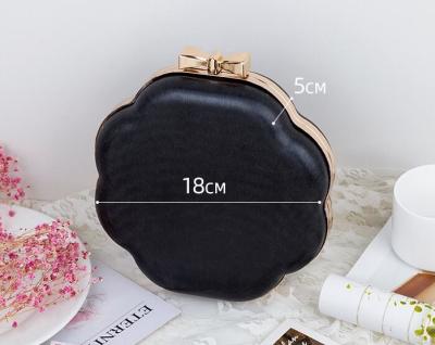 Китай Сумка муфты логотипа 18*5cm OEM круглая обрамляет с пластиковой коробкой продается