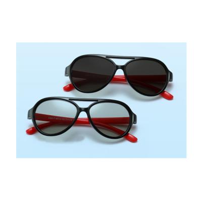 China 2021 New High Quality Colorful Frame TPEE Kids Photochromic Sunglasses Polarization Shades Fashion Casual Kids Chameleon Sunglasses for sale