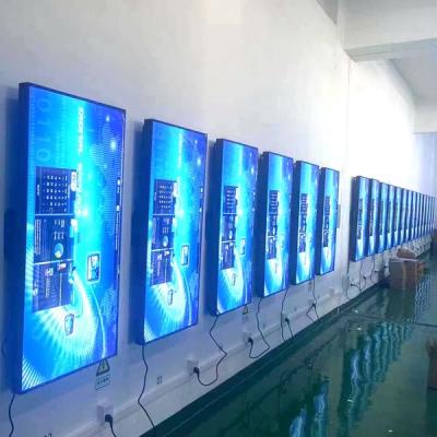 China Het Vensterlcd van de 55 Duimwinkel Vertoningscomité die 3500nits 1080p hangen Te koop