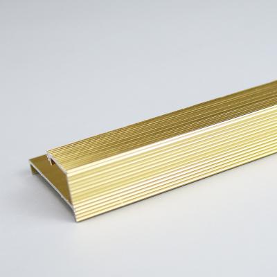 中国 単一の列の釘Smetalが付いている家の金属のカーペットのエッジング ストリップ 販売のため