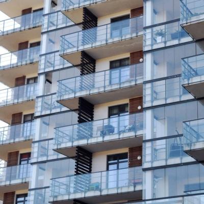 China 8mm 10mm 12mm Tempered Glass Balustrade Clear Toughened Glass Panel Decking Balustrade Laminated Glass Handrail Impact Resistant for sale