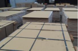 Chine MDF(plain/melamine/veneer/grooved/UV paint), size 4*8, 6*12, all thickness (2.0~25mm) available. Glue, MR, E1, E2, E0, m à vendre