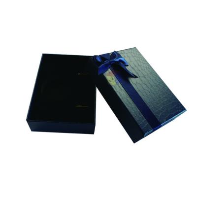 China Bowknot Custom Size Paper Hard Cardboard Verpakking Geschenkdozen Met Deksels En Schuim Invoeging Te koop