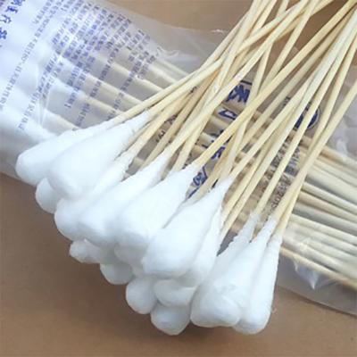 Cina Il tampone di cotone medico della maniglia di legno, cotone sterile germoglia l'alta capacità di assorbimento in vendita