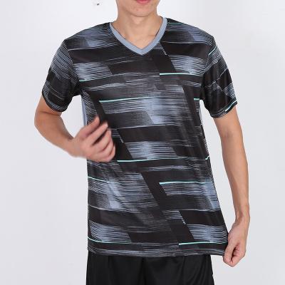 China Camisa respirável modelada do decote em V T dos homens da tela 140gsm para o verão à venda