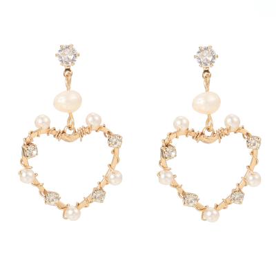 China CLASSIC Luxury Rhinestone Pearl Inlaid Resin Stud Earrings Heart Shape Geometric Alloy Fashion Earrings For Women for sale
