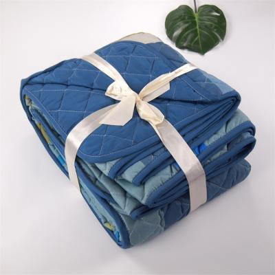 China Machine Washable Microfiber Printed Comforter Set Solid Color 100% Polyester for sale