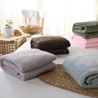 China Anti-pilling super soft pineapple flannel blanket, flannel fleece blanket, promotion gift for sale