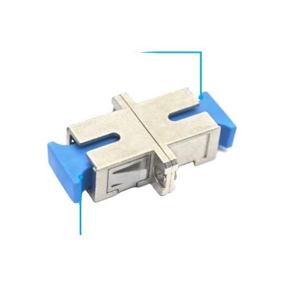 中国 FTTH FTTxFTTB ネットワークのためのフレンズ付き光ファイバー金属 Sc Upc シンプレックスファイバーアダプター 販売のため